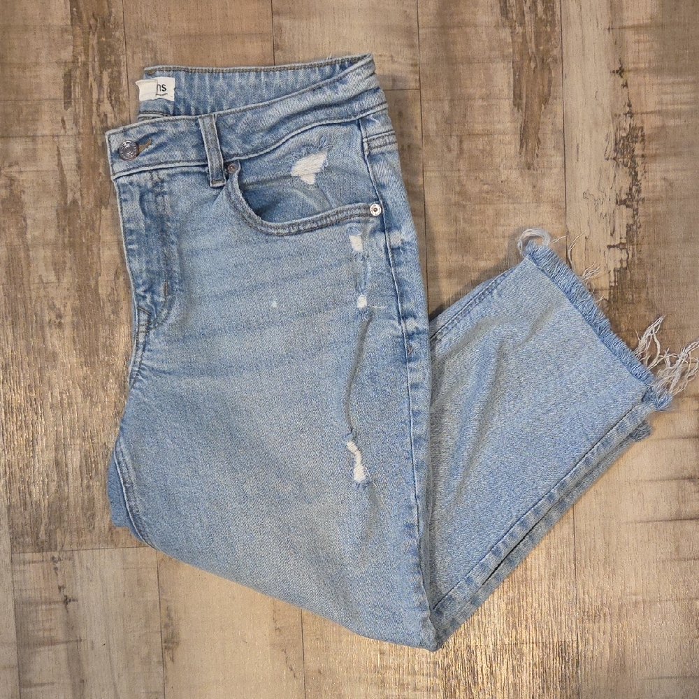 Maurices Distressed Cropped Women Jeans sz 12